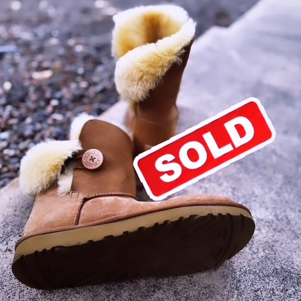 NOT STAINED!! (added video for clarity) UGG Women's (9) Bailey Button Boots
